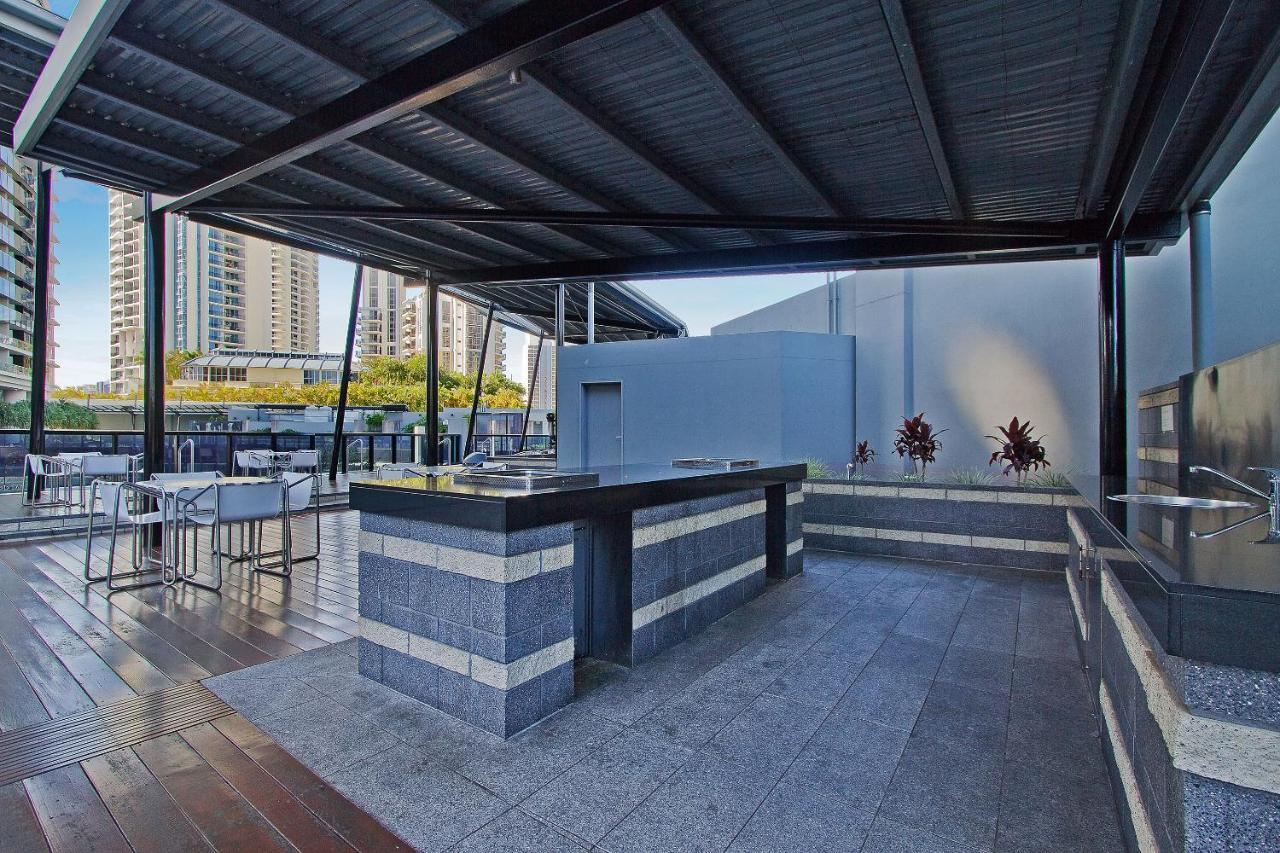 Circle On Cavill By Vaun Aparthotel Gold Coast Exterior photo