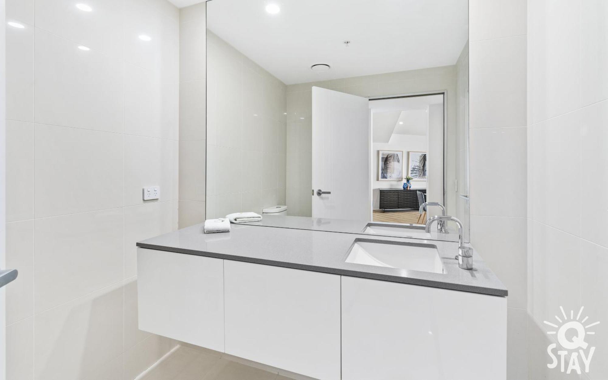 Circle On Cavill By Vaun Aparthotel Gold Coast Exterior photo